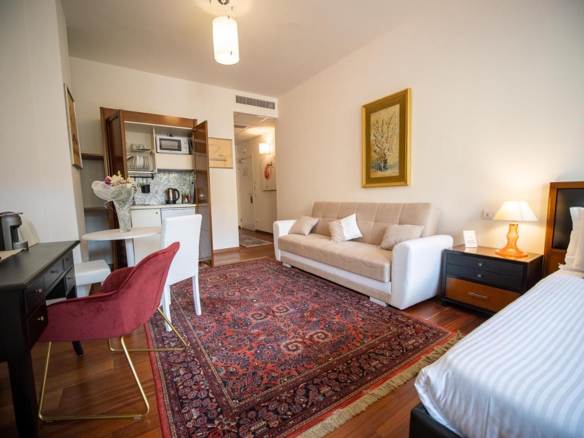 Ego' Residence Ferrara Bagian luar foto