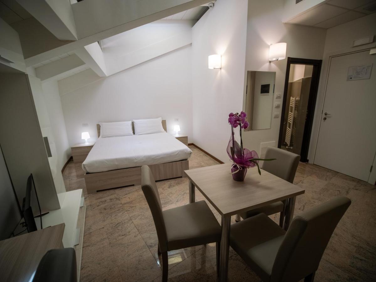 Ego' Residence Ferrara Bagian luar foto