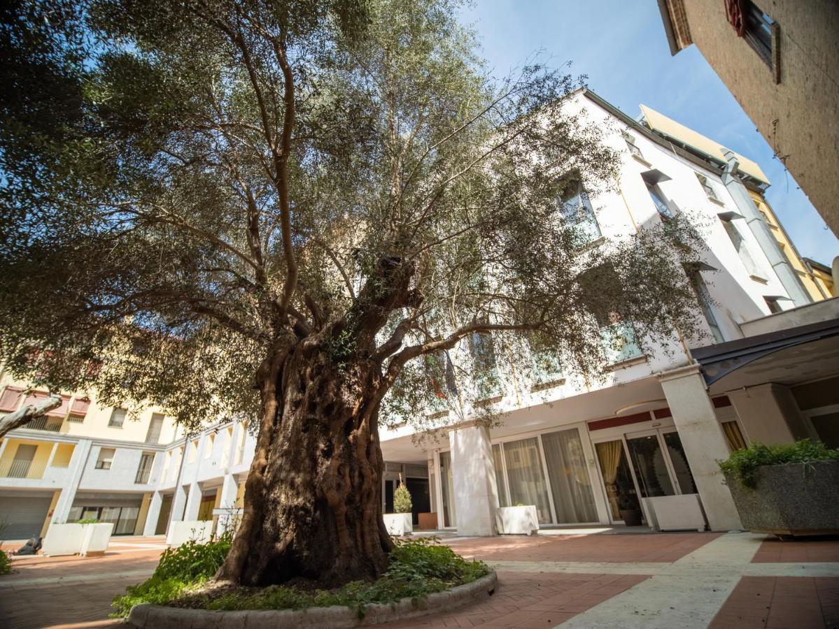 Ego' Residence Ferrara Bagian luar foto