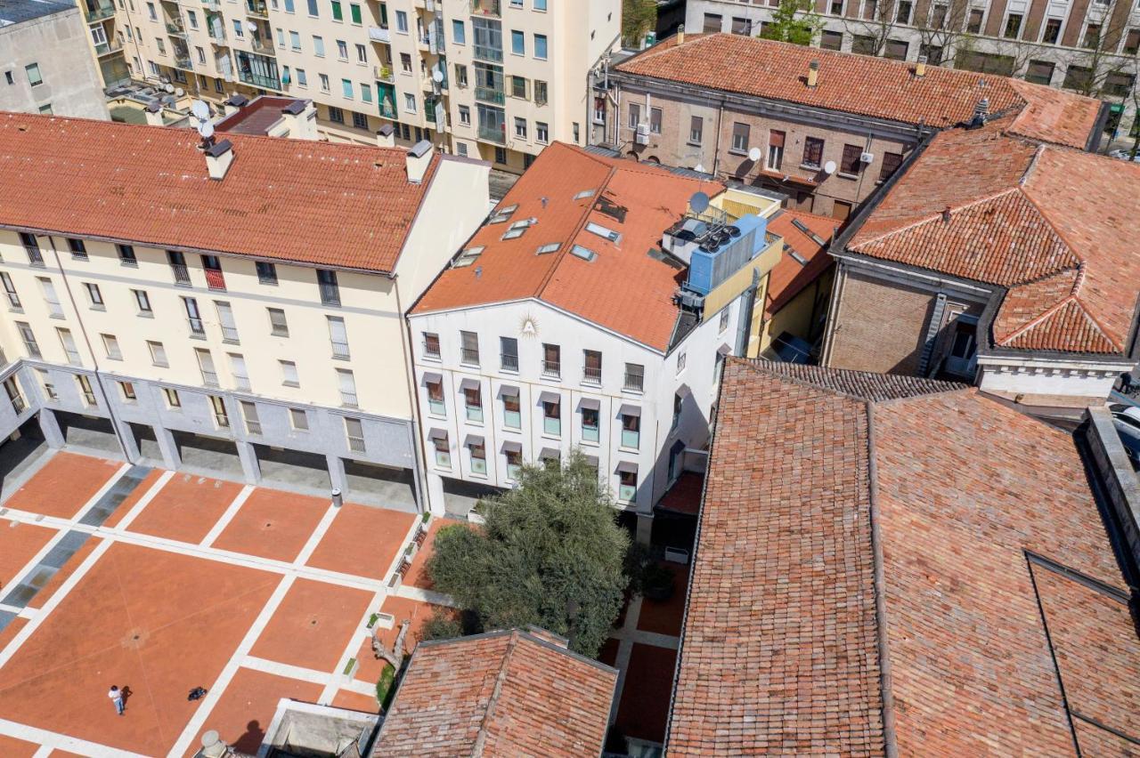 Ego' Residence Ferrara Bagian luar foto
