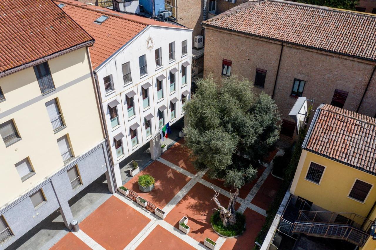 Ego' Residence Ferrara Bagian luar foto