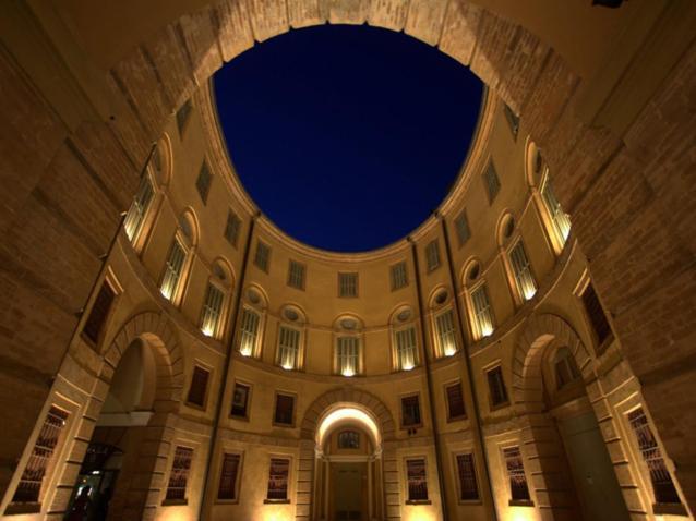 Ego' Residence Ferrara Bagian luar foto